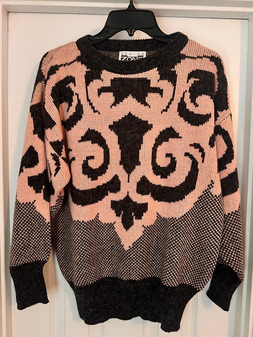 Vintage 80s Women's Pink and Black Patterned Knit Sweater